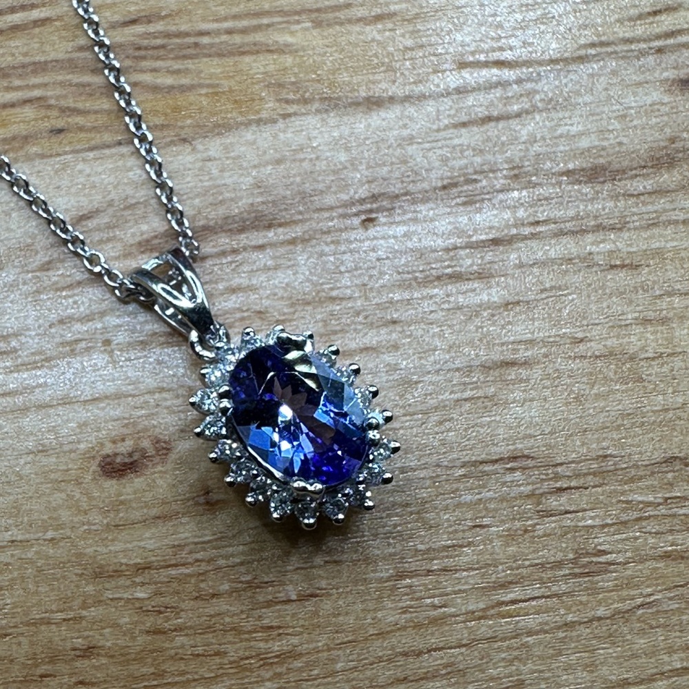 Tanzanite & Diamond pendant (NEW) AUTHENTIC